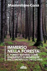 Una foresta molto fitta nella quale l'autore del libro invita ad immergersi è la foto di copertina di Immerso nella foresta, di Massimiliano Corrà, pubblicato nel 2025 da Poliedricamente Edizioni.