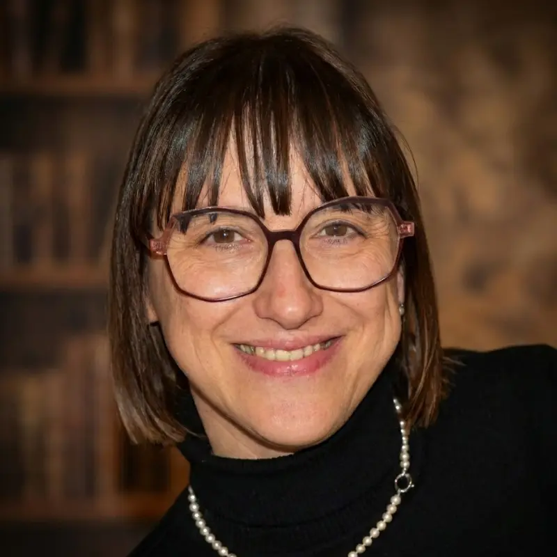 Emanuela Gatti autrice di E' MA NUE' LA edito da Poliedricamente Edizioni ETS