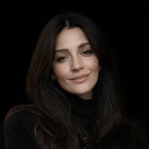 Ritratto di Roberta Pacifici, autrice di «Con Tutto l'A-Mare Che Ho» per Poliedricamente Edizioni ETS