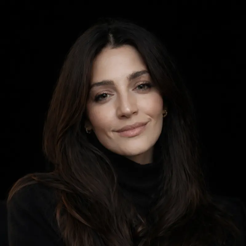 Ritratto di Roberta Pacifici, autrice di «Con Tutto l'A-Mare Che Ho» per Poliedricamente Edizioni ETS
